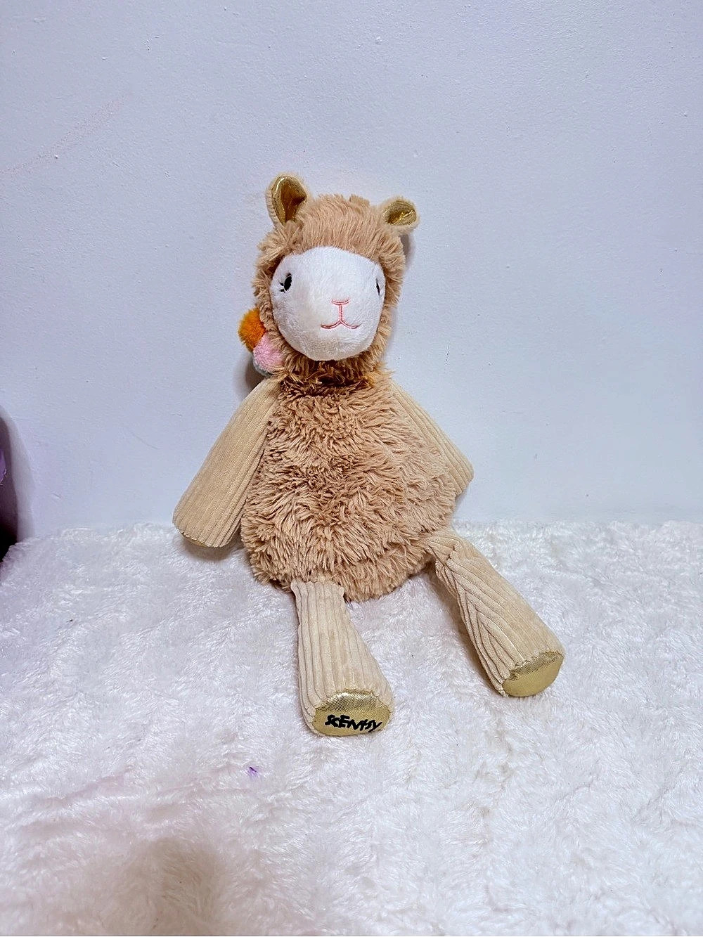 Scentsy Buddy Glam,irresistible,Lovely the Llama! Great gift for anyone any age